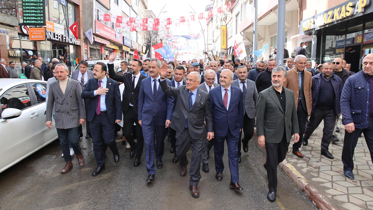 Başkan Hilmi Güler Gürgentepe'ye çıkartma yaptı