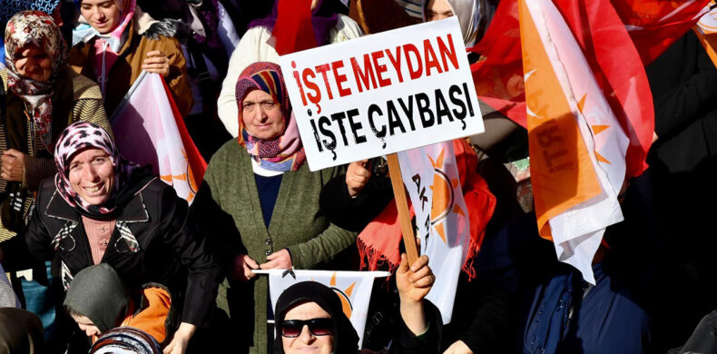 Büyükşehir Belediye Başkanı Hilmi Güler'e Çaybaşında Büyük Coşku