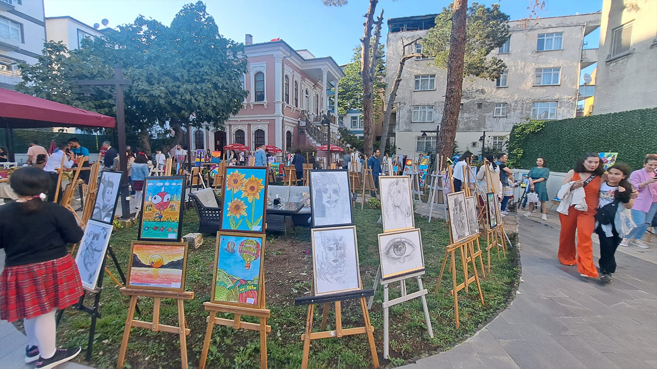 Konakta Sanat Var Sergisinde 200 sanat eseri sergilendi