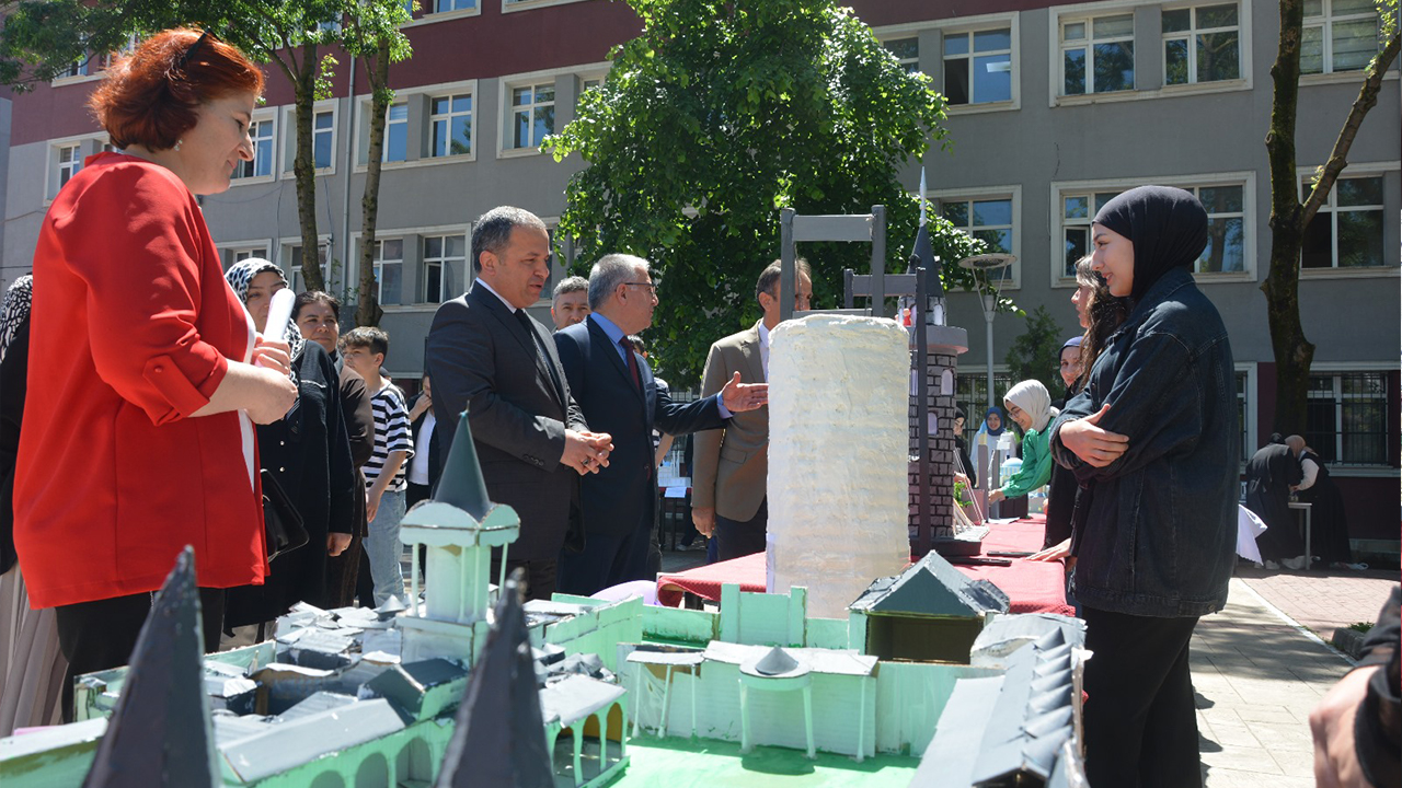 Özgür Tokgöz İmam Hatip Lisesi Öğrencilerinin Fetih Sergisini Gezdi