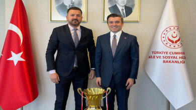 Şampiyonluk Kuapasını Bakan Yardımcısı Yavuz Selim Kıran ile Paylaştılar