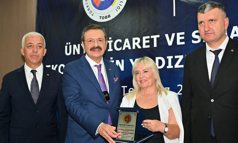 Gıpta Ambalaj ve Kırtasiye Ürünleri A.Ş Yönetim Kurulu Üyesi Sevim Şenyurt Ödülünü TOBB Başkanı Rifat Hisarcıklıoğlu'ndan aldı