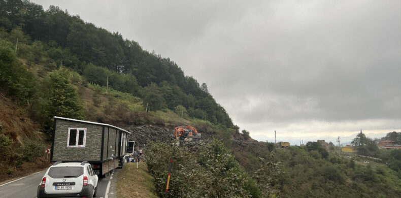 Akkuş-Niksar yolu genişletme çalışmasında patlatılan dinamitler yolun kapanmasına sebep oldu 1