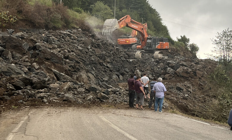 Akkuş-Niksar yolu genişletme çalışmasında patlatılan dinamitler yolun kapanmasına sebep oldu 3