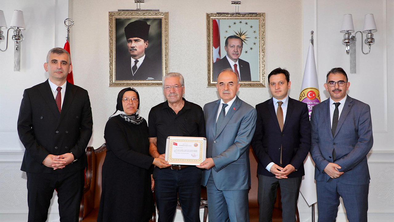 Ordu Sağlık İl Müdürü Dr. Dursun Tüzün, Sedanur ve Sedat Akyürek, Vali Muammer Erol, Eğitim Araştırma Hastanesi Başhekimi Doç.Dr.Ali Yılmaz, Kamu Hastaneleri Hizmetleri Başkanı Uzm. Dr. Özerhan Özer